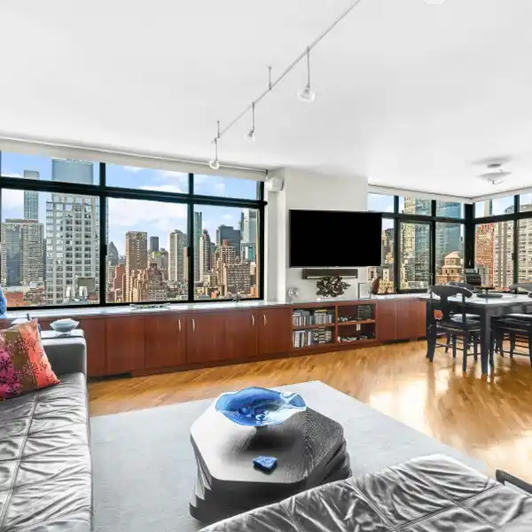 MINT CONDO WITH PANORAMIC VIEWS