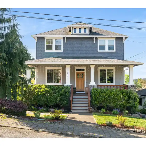 TIMELESS CRAFTSMAN WITH PREMIUM FINISHES