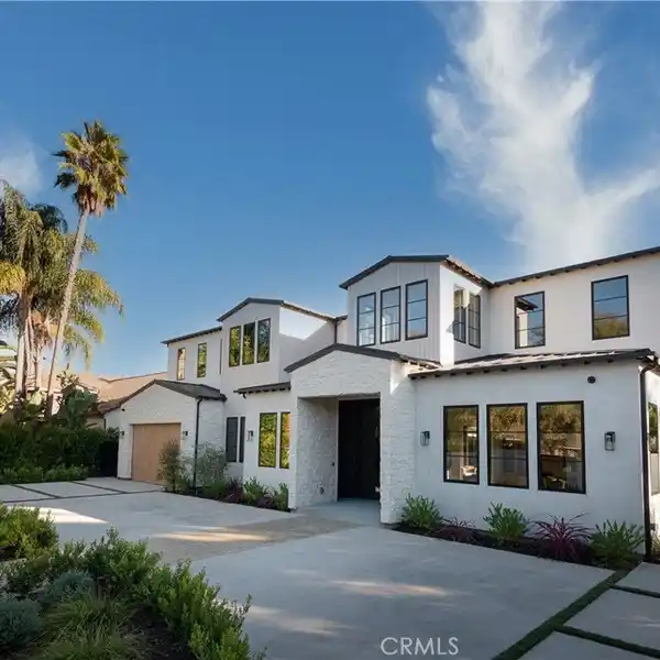 EXQUISITE CUSTOM GATED ESTATE IN WALNUT ACRES