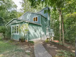 Contemporary Treehouse on Four Private Acres