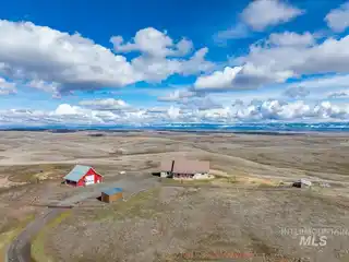 Horse and Cattle Ranch on Approximately 136 Acres