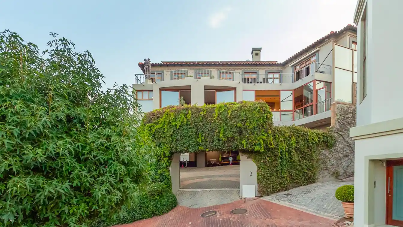 Iconic Waterkloof Village Villa with Spectacular Views