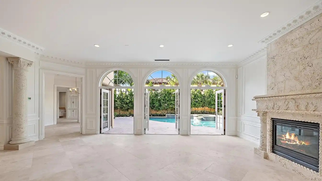 Tastefully Refreshed Townhouse