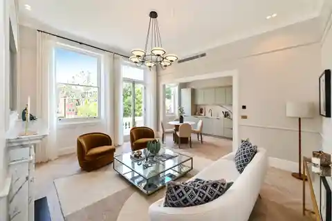 Chic Contemporary Residence with Classic Architecture