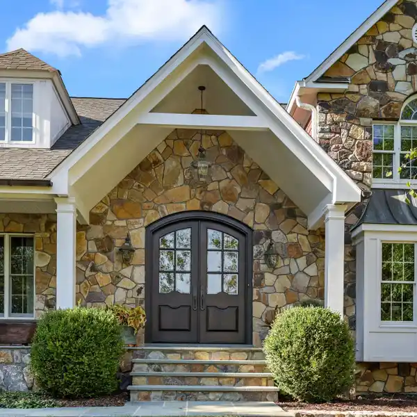 BEAUTIFULLY SITED ABODE WITH EXCEPTIONAL PRIVACY AND SCENIC VIEWS