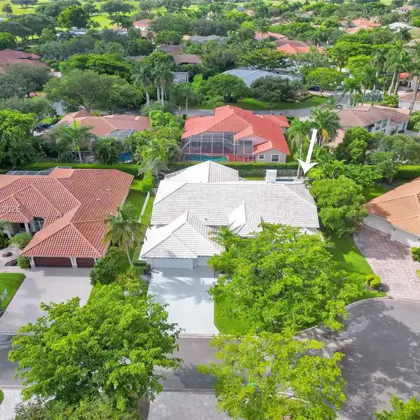SPACIOUS EAGLE TRACE HOME ON QUIET CUL-DE-SAC