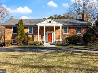 Beautiful All-brick Colonial in Prestigious Brecon Ridge