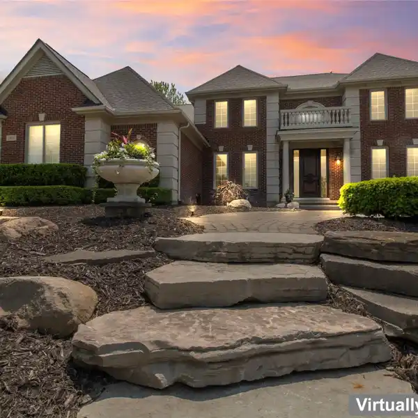 REFINED LUXURY IN PRESTIGIOUS KIRKLANDS OF ROCHESTER