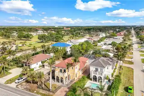 Versatile Property in Naples Park