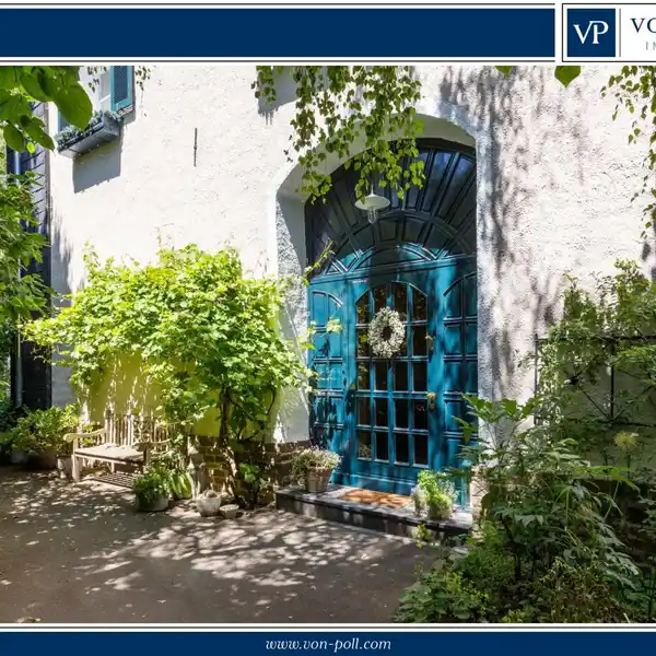LOVINGLY RENOVATED HISTORIC PROPERTY ON PARK-LIKE GROUNDS