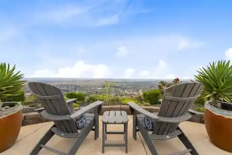 Uninterrupted Panoramic Beauty Paired with Timeless Design