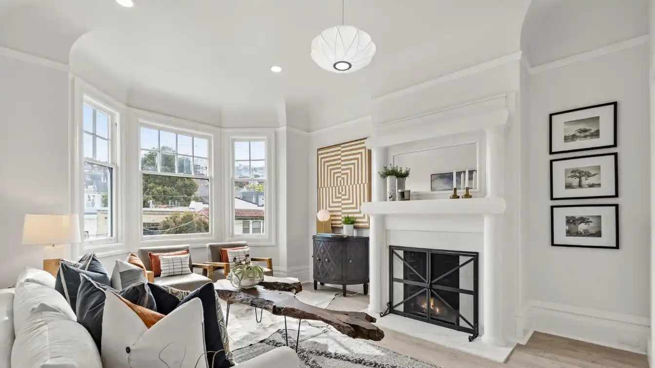 Bright and Spacious Full-floor Flat