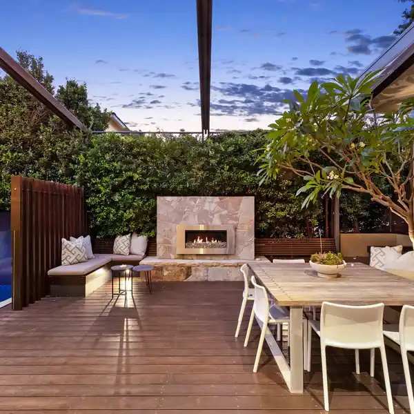 EXQUISITE HOME IN A SOUGHT-AFTER BLUE RIBBON SETTING