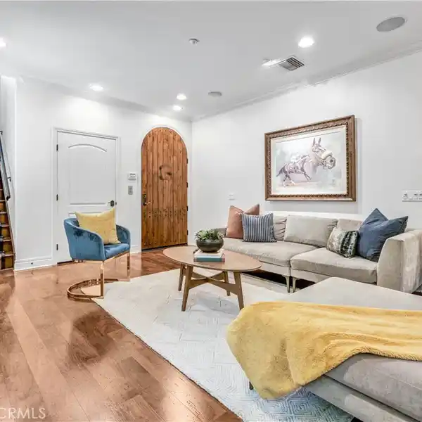 END-UNIT TOWNHOUSE-STYLE CONDO IN THE FOOTHILLS