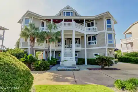 Beautifully Maintained Property with Amazing Ocean Views