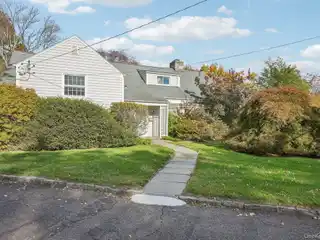 Elegant Colonial Blends Classic Charm