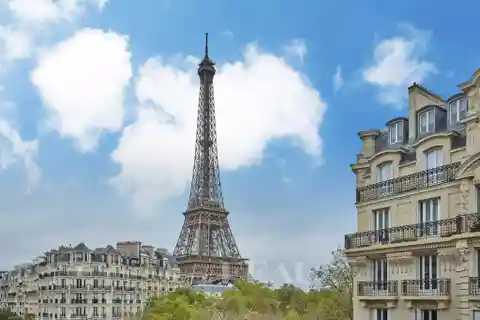 Open Eiffel Tower View