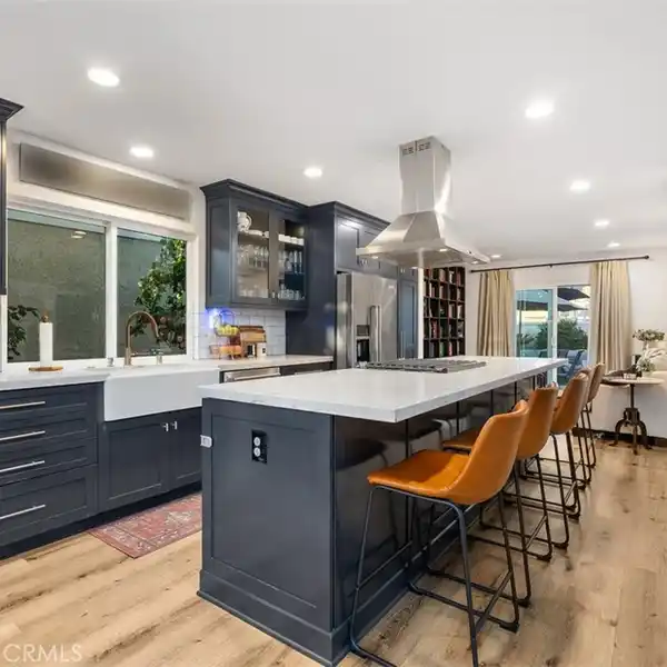 GORGEOUS LAKE PARK HOME