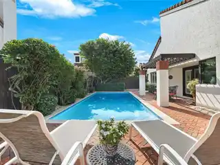 Well-maintained Detached Villa in Sought-after Bay Villa