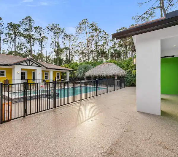 STUNNING COURTYARD-STYLE COMPOUND