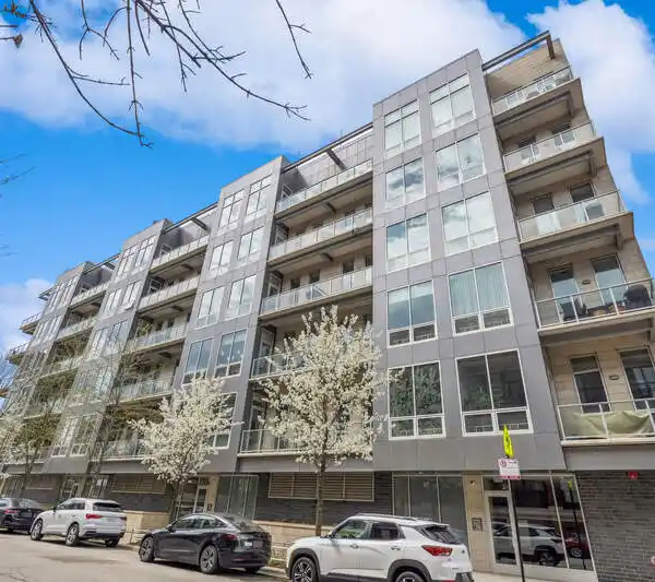 MODERN, ELEGANT, AND SLEEK 3 BEDROOM IN WEST LOOP