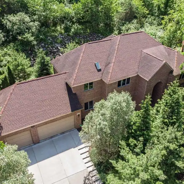 SPACIOUS HILLTOP HOME BACKING TO NARROW GAUGE PARK