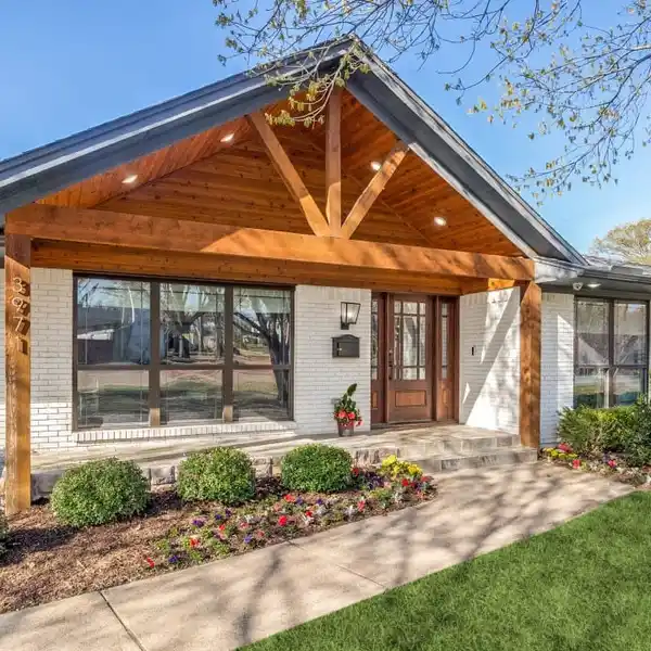 BEAUTIFULLY REMODELED HOME IN PRIME LOCATION