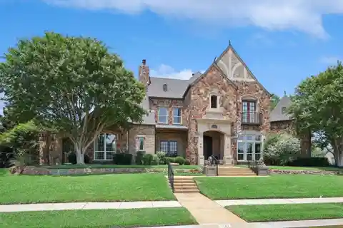 Former Model in Gated Clairemont