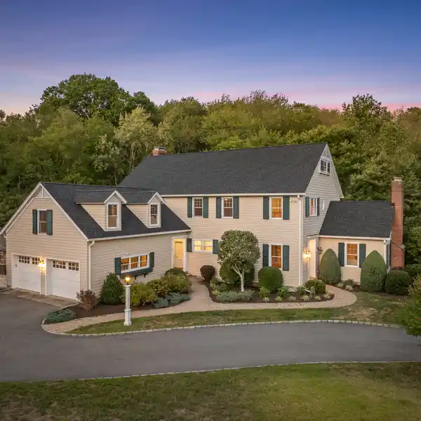 BEAUTIFUL COLONIAL ON A QUIET CUL-DE-SAC