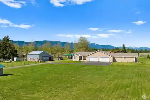 Comfort and Versatility on Three Acres