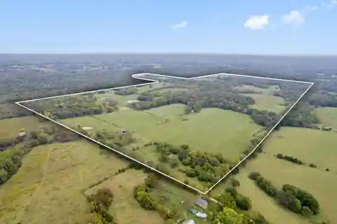 Spectacular Farm and Home with 384 Acres