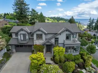 Move-in-ready Home with Breathtaking Lake Views