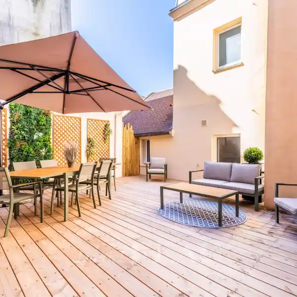 BEAUTIFULLY APPOINTED DUPLEX APARTMENT