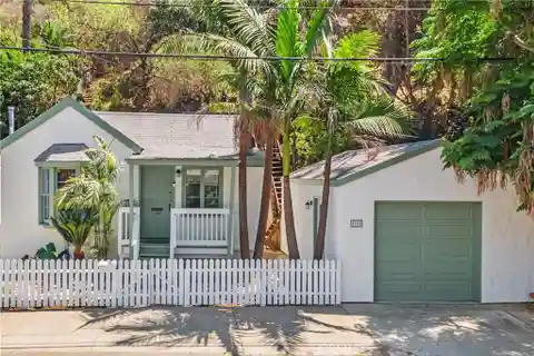 Charming Bungalow-Style Cottage
