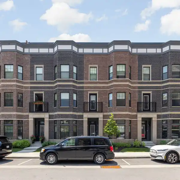 IMPECCABLY DESIGNED LUXURY TOWNHOME