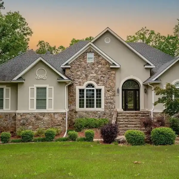 BEAUTIFUL LAKEFRONT HOME