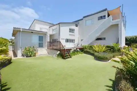 Beach House in Charming Yzerfontein