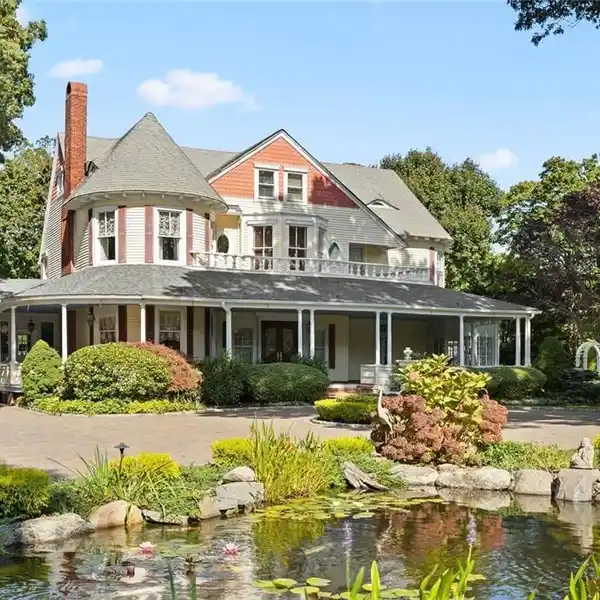 THOUGHTFULLY MAINTAINED AND UPDATED QUEEN ANNE VICTORIAN