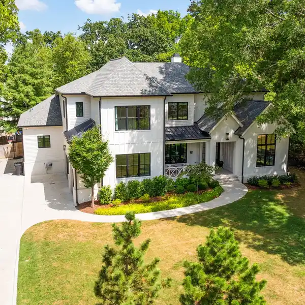 INCREDIBLE PROPERTY IN UNBEATABLE LOCATION