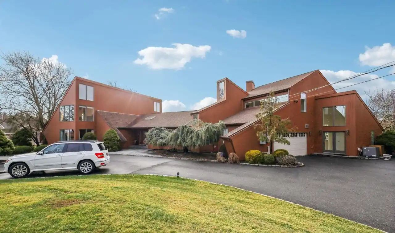 Private Luxury Living in the Moorings