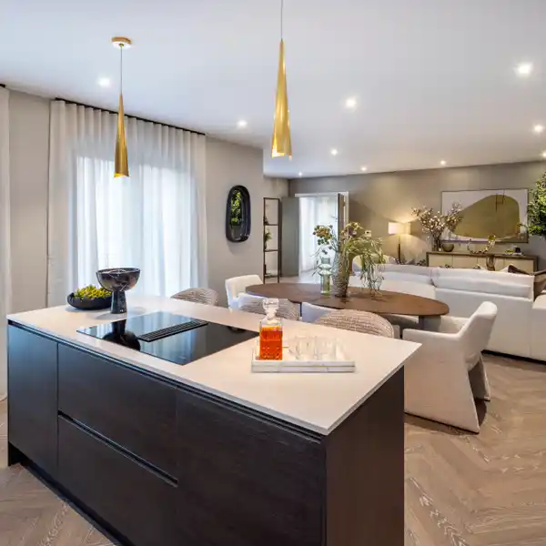 CONTEMPORARY DUPLEX WITH SPACIOUS BEDROOMS AND BALCONY