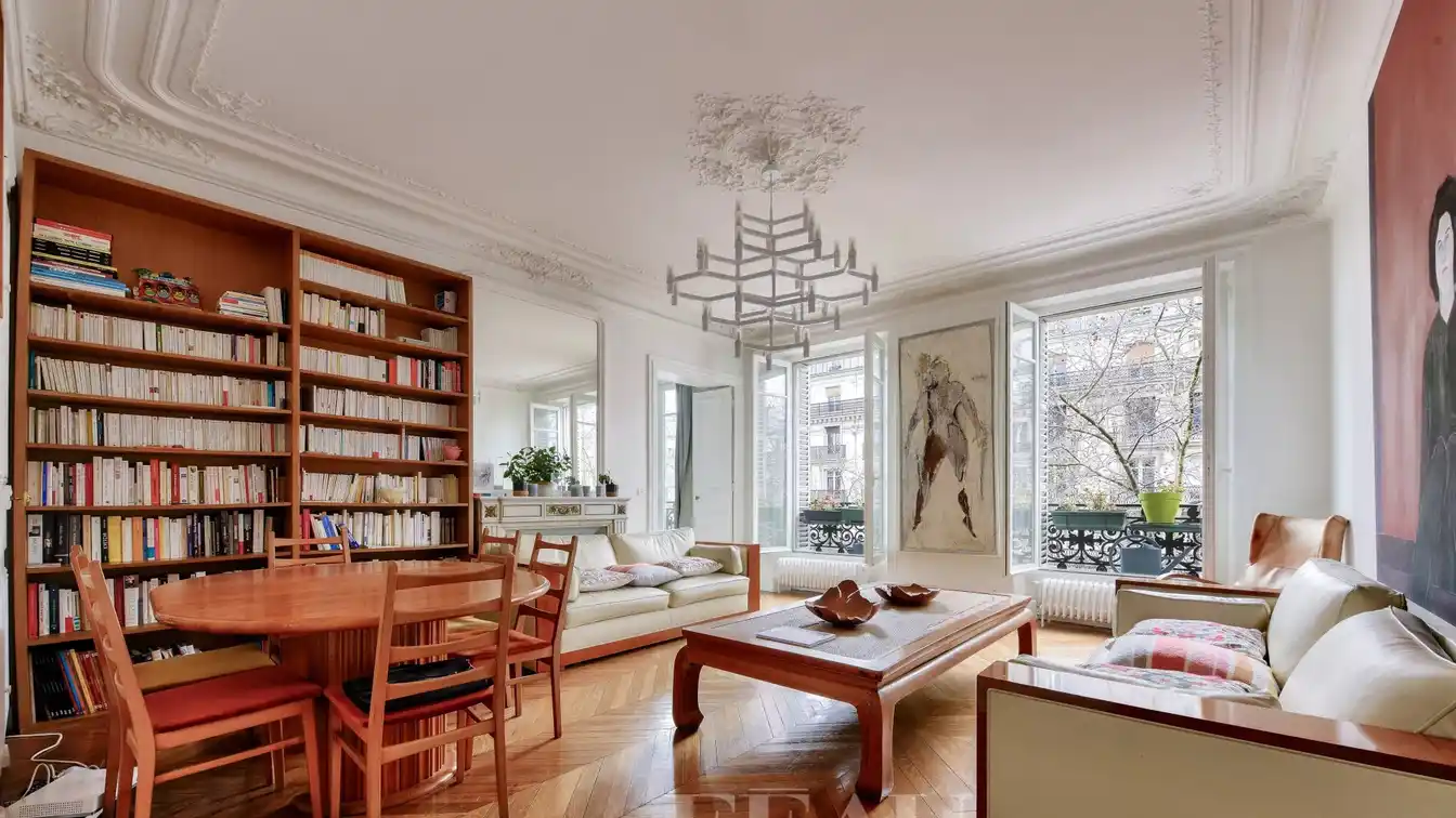 Elegant Apartment in a Corner Building