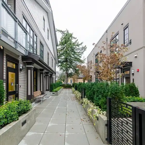 LUXURY TOWNHOME IN ARBUTUS RIDGE