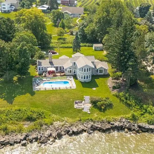 PRIVATE LAKE ONTARIO ESTATE