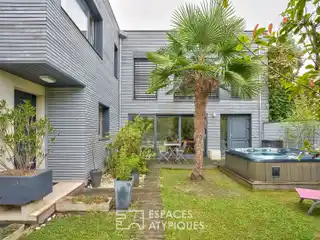 Unique Contemporary House in a Quiet Green Setting