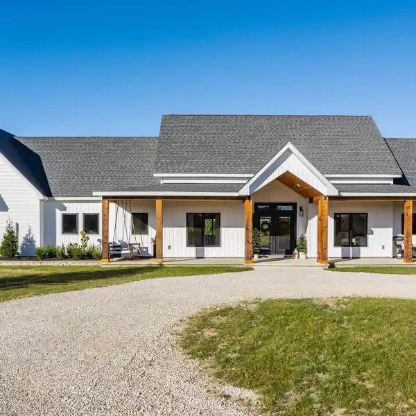 BREATHTAKING MODERN FARMHOUSE