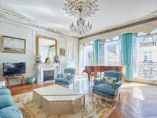 Elegant South-facing Apartment with Continuous Balcony