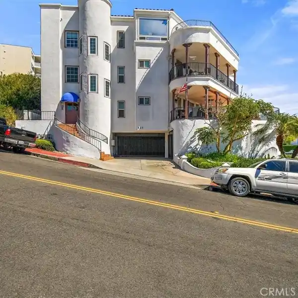 COASTAL LUXURY IN PIER BOWL