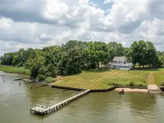 Waterfront Farm Retreat with Cottage