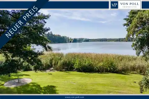 Lakefront Villa on Park-like Property